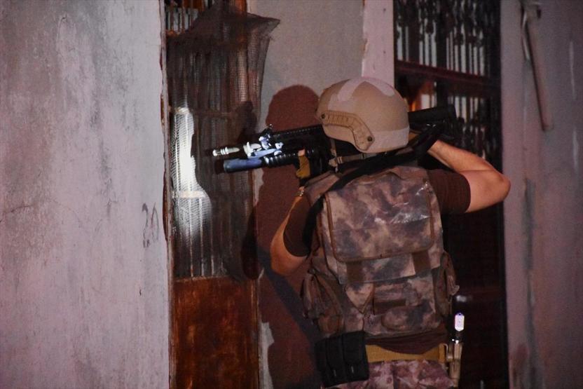 Adanada 500 polisle uyuşturucu operasyonu