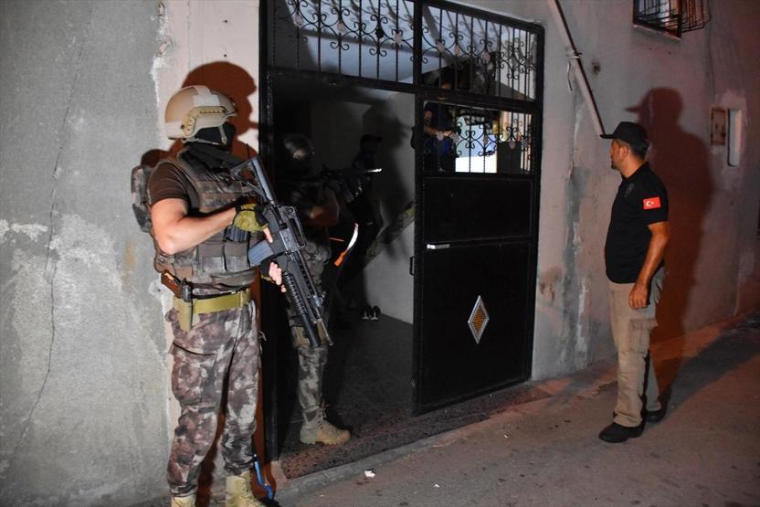 Adanada 500 polisle uyuşturucu operasyonu