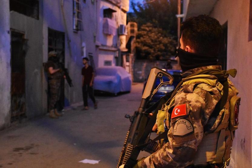 Adanada 500 polisle uyuşturucu operasyonu