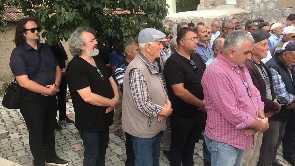 Ünlü yönetmen Müfit Saçıntının babası son yolculuğuna uğurlandı