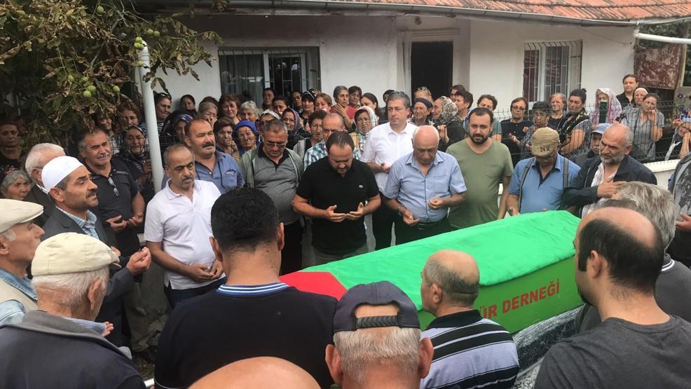 Ünlü yönetmen Müfit Saçıntının babası son yolculuğuna uğurlandı