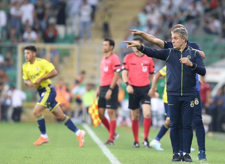 Fenerbahçede bir futbolcu kadro dışı kalacak