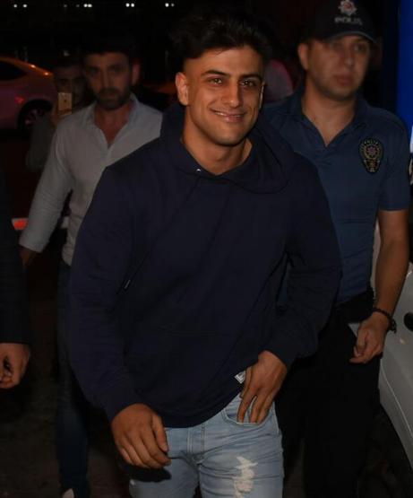 Şok kavga Reynmen muhabire saldırdı