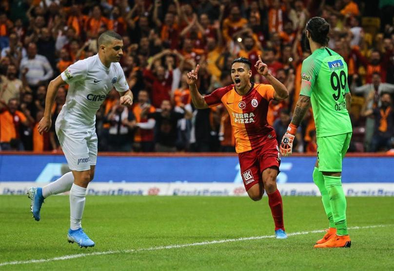 Falcao ilk maçına damga vurdu