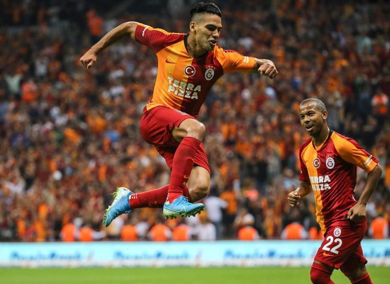 Falcao ilk maçına damga vurdu