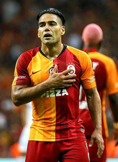 Falcao ilk maçına damga vurdu