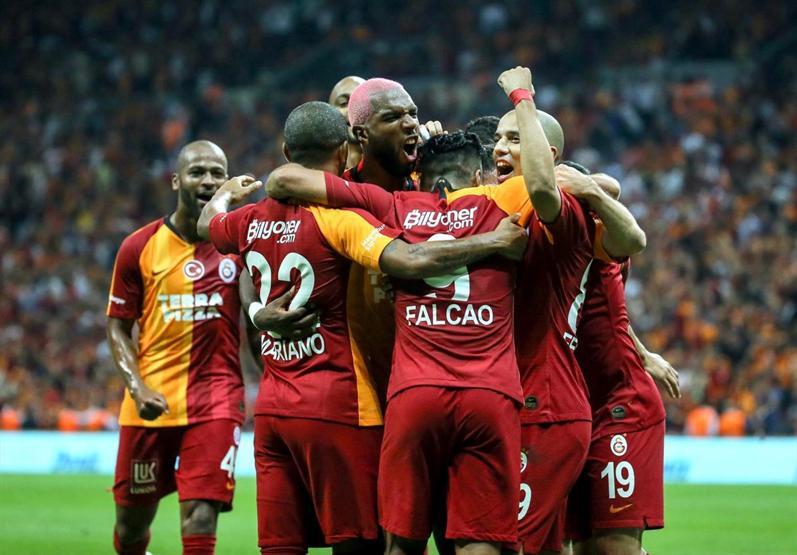 Falcao ilk maçına damga vurdu