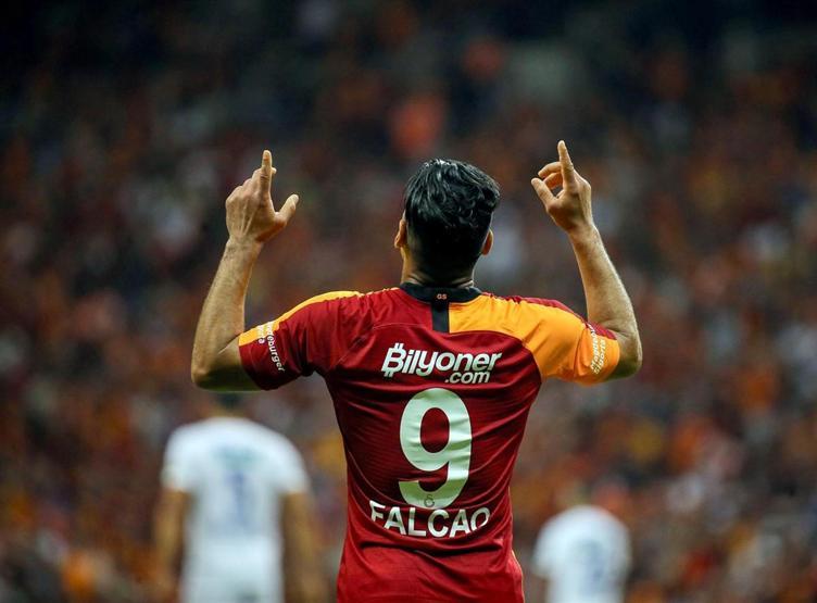 Falcao ilk maçına damga vurdu