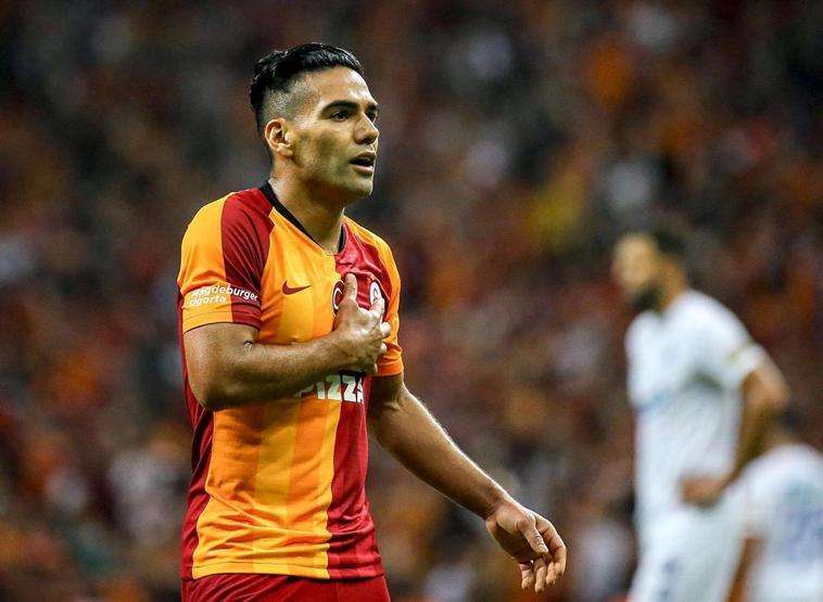 Falcao ilk maçına damga vurdu