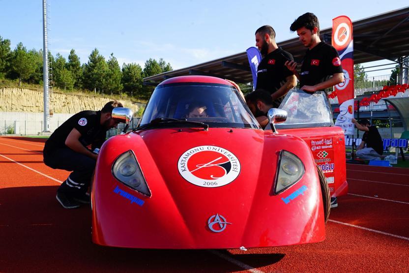 Öğrenciler, 1 TL ile 100 kilometre gidebilen araç üretti