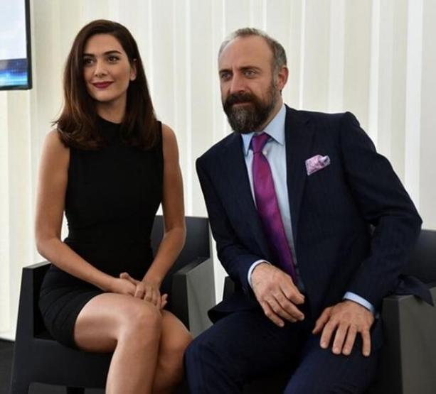 Bergüzar Korel - Halit Ergenç çifti 150 bin TLyi gözden çıkardı