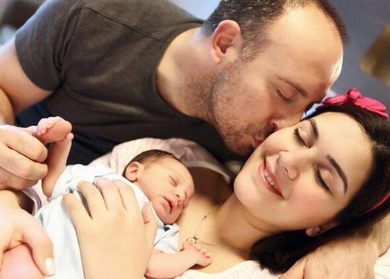 Bergüzar Korel - Halit Ergenç çifti 150 bin TLyi gözden çıkardı