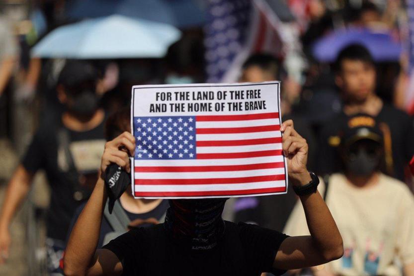 Hong Kong’da protestolar sürüyor