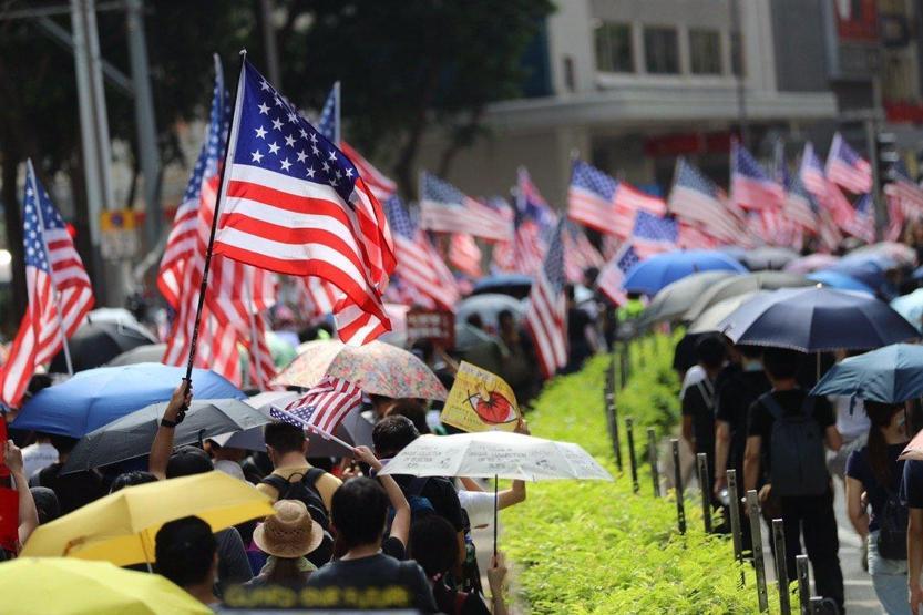 Hong Kong’da protestolar sürüyor