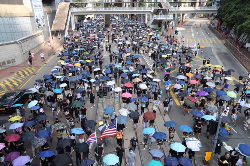 Hong Kong’da protestolar sürüyor