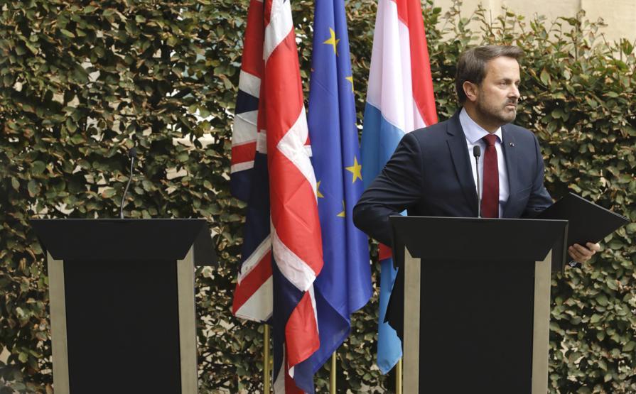 Boş kürsüyü gülerek gösterdi Boris Johnson küstü