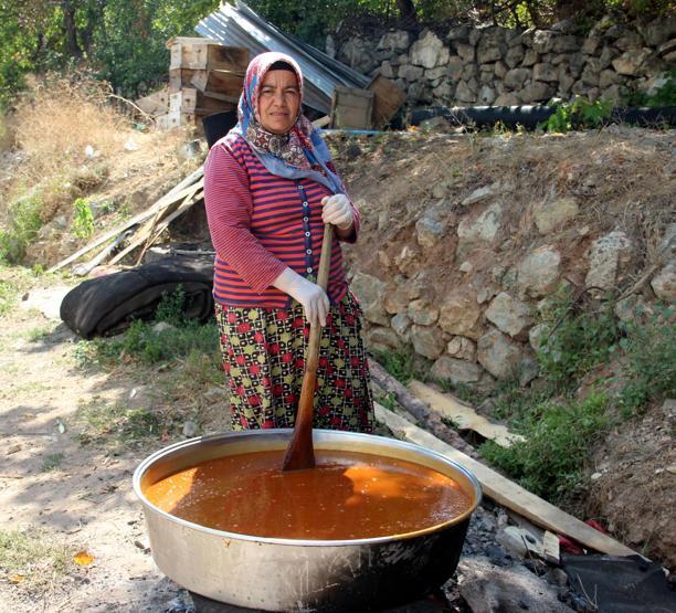 Köyde kadınların geçim kaynağı oldu Yapımı zahmetli ama her derde deva