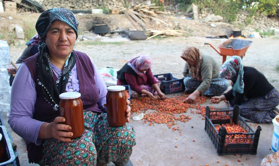 Köyde kadınların geçim kaynağı oldu Yapımı zahmetli ama her derde deva