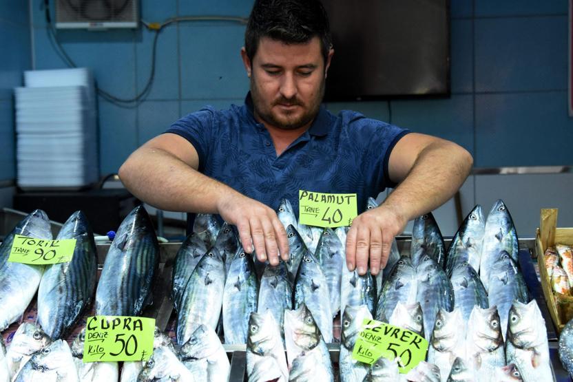 Çanakkale Boğazında yakalanan ilk palamutlar tanesi 40 liradan satılıyor