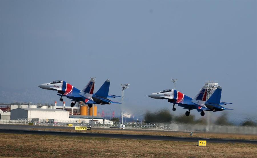 Rus pilotlardan TEKNOFESTte nefes kesen gösteri