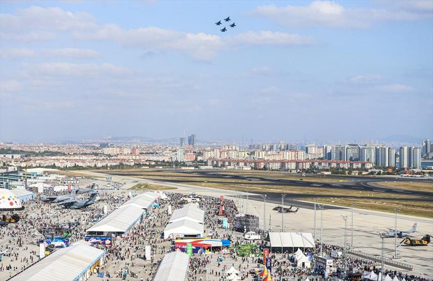 Rus pilotlardan TEKNOFESTte nefes kesen gösteri