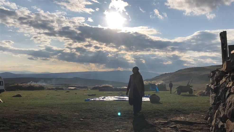 Karsta yaylacıların dönüş yolculuğu