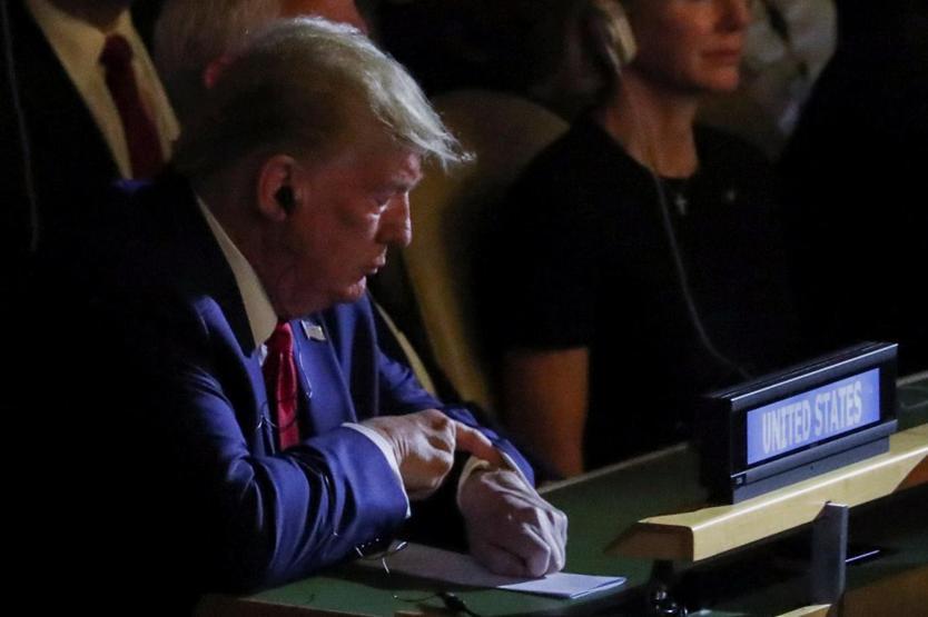 Herkes pür dikkat dinledi, Trump uyukladı