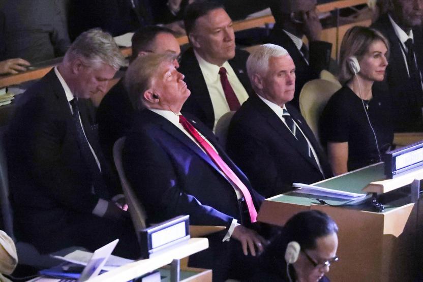 Herkes pür dikkat dinledi, Trump uyukladı