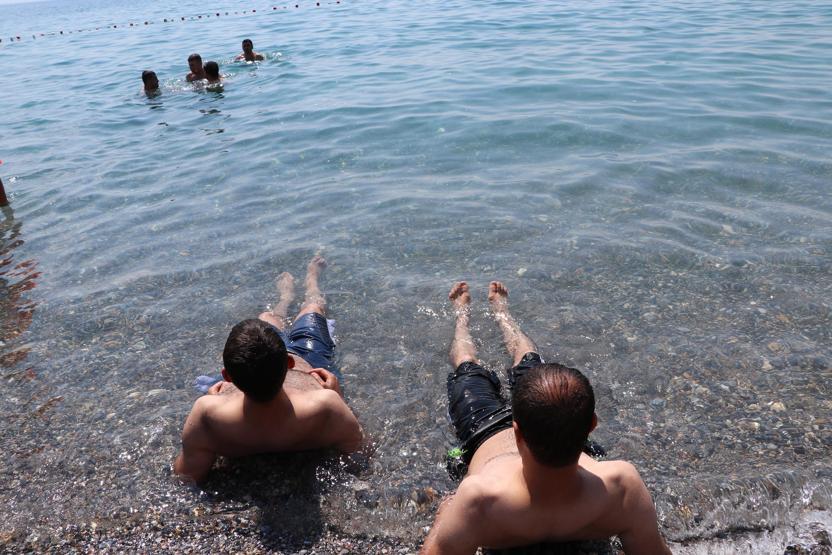 Van Gölü suyu ile şifa dağıtıyor