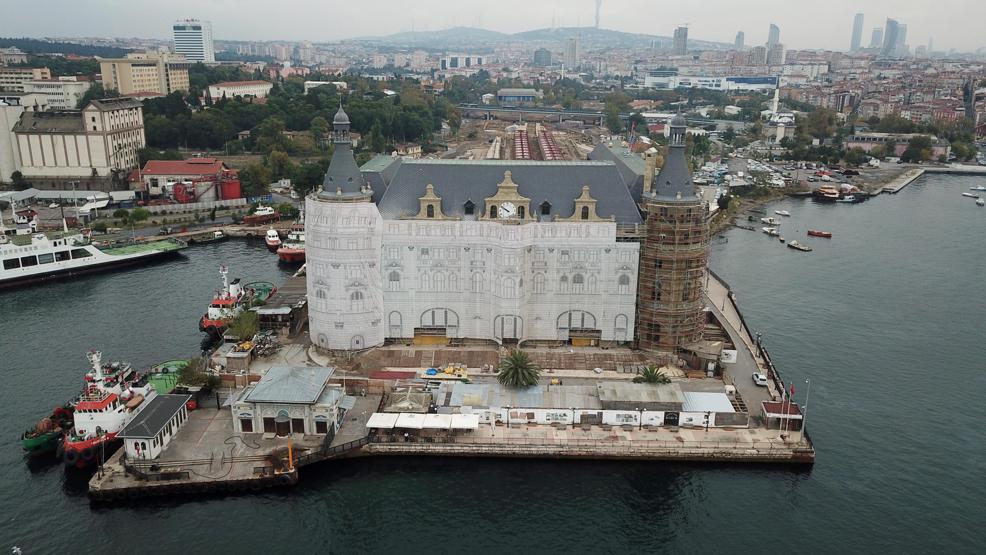 Haydarpaşa Garının simgesi olan saat yerine monte edildi
