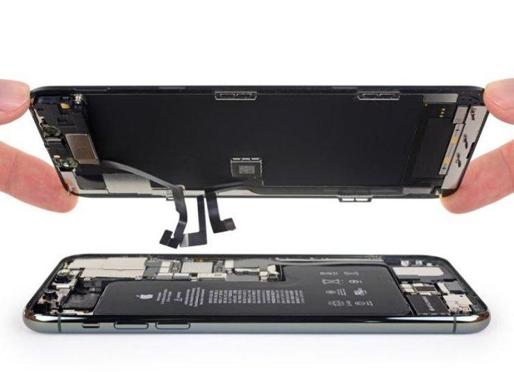 iPhone 11 Pro Max modelini parçalarına ayırdılar