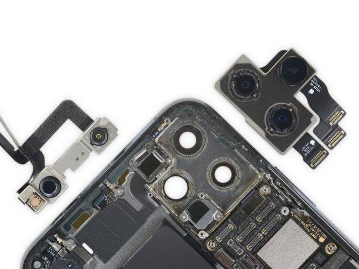 iPhone 11 Pro Max modelini parçalarına ayırdılar