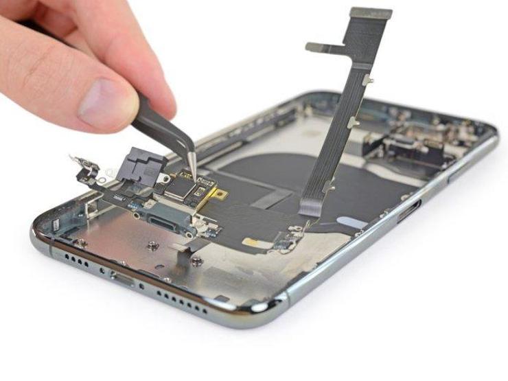 iPhone 11 Pro Max modelini parçalarına ayırdılar