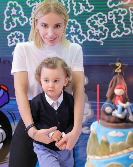 Gülşen: Londrada yardımcımız yok, her şeyi kendimiz yapıyoruz