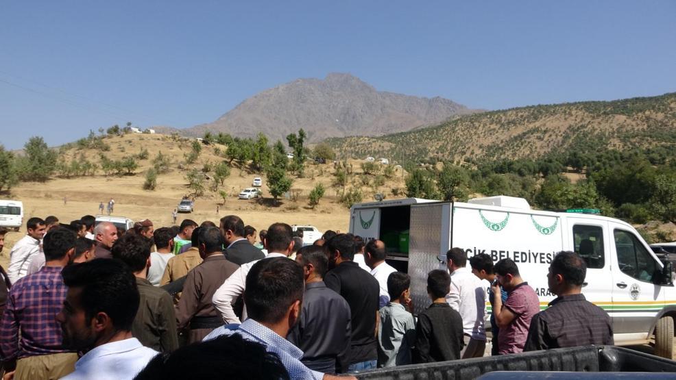 Derecikte can veren 3 kardeş yan yan toprağa verildi