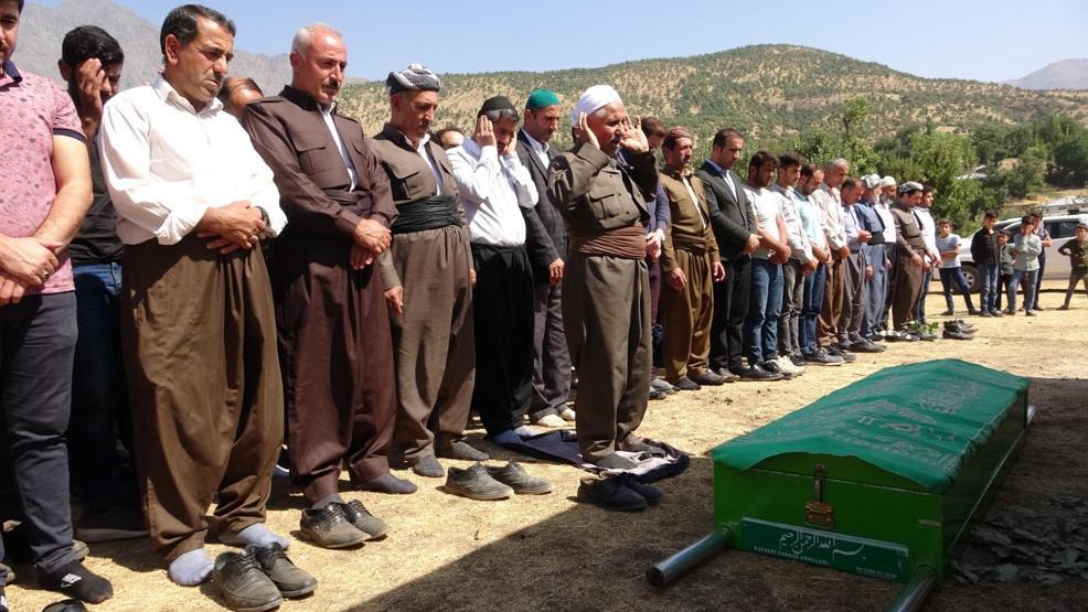 Derecikte can veren 3 kardeş yan yan toprağa verildi