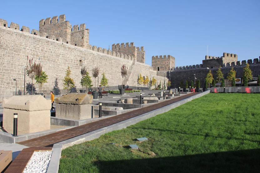 Tarihi Kayseri Kalesi 6 yıl sonra kapılarını açtı