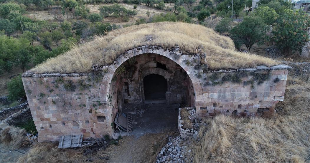 750 yıllık kervansaray zamana direniyor
