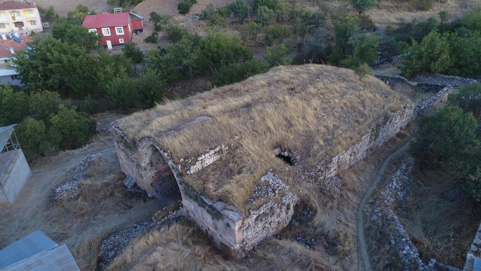 750 yıllık kervansaray zamana direniyor