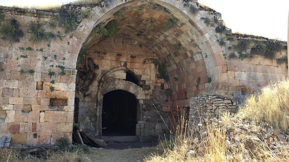 750 yıllık kervansaray zamana direniyor