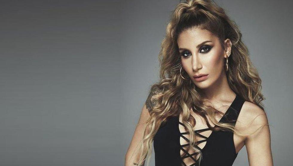 İrem Derici, annesiyle çekilen çocukluk fotoğrafını paylaştı