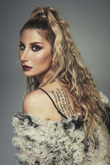İrem Derici, annesiyle çekilen çocukluk fotoğrafını paylaştı
