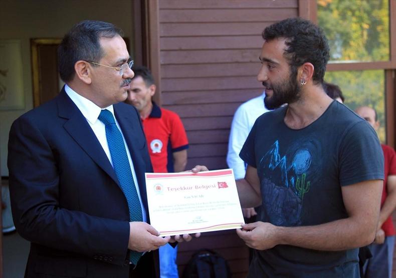 Şırıngayla beslenerek büyütülen ebabil kuşları doğaya salınıyor