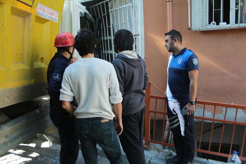 Freni tutmayan kamyon daireye girdi