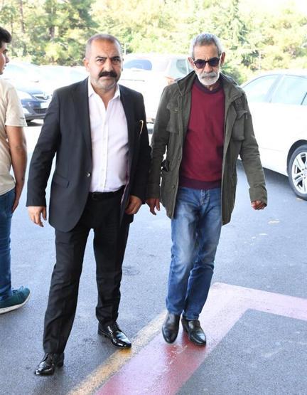 Tarık Ünlüoğlunun vefatı ünlü isimleri yasa boğdu