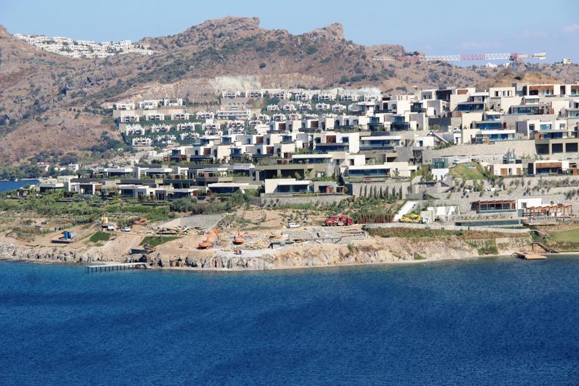 Bodrumda kaçak yapıların yıkımları devam ediyor