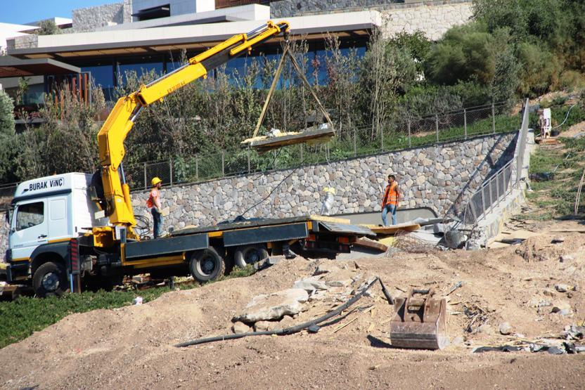 Bodrumda kaçak yapıların yıkımları devam ediyor