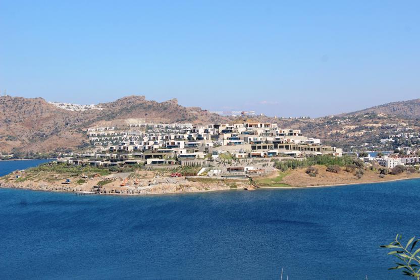 Bodrumda kaçak yapıların yıkımları devam ediyor
