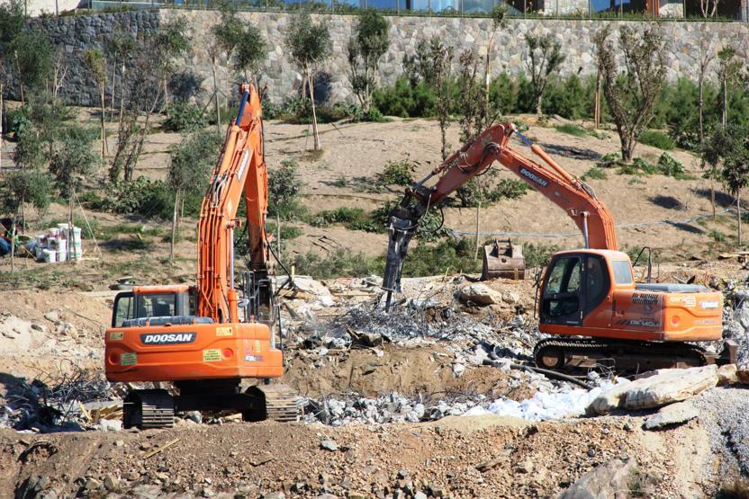 Bodrumda kaçak yapıların yıkımları devam ediyor