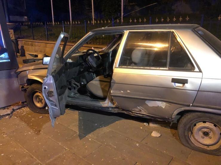Ankara Çankayada feci kaza Kız arkadaşı kanlar içinde kaldı